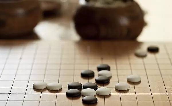 围棋最新视频晚间场,围棋最新视频晚间场，棋逢对手，激情碰撞